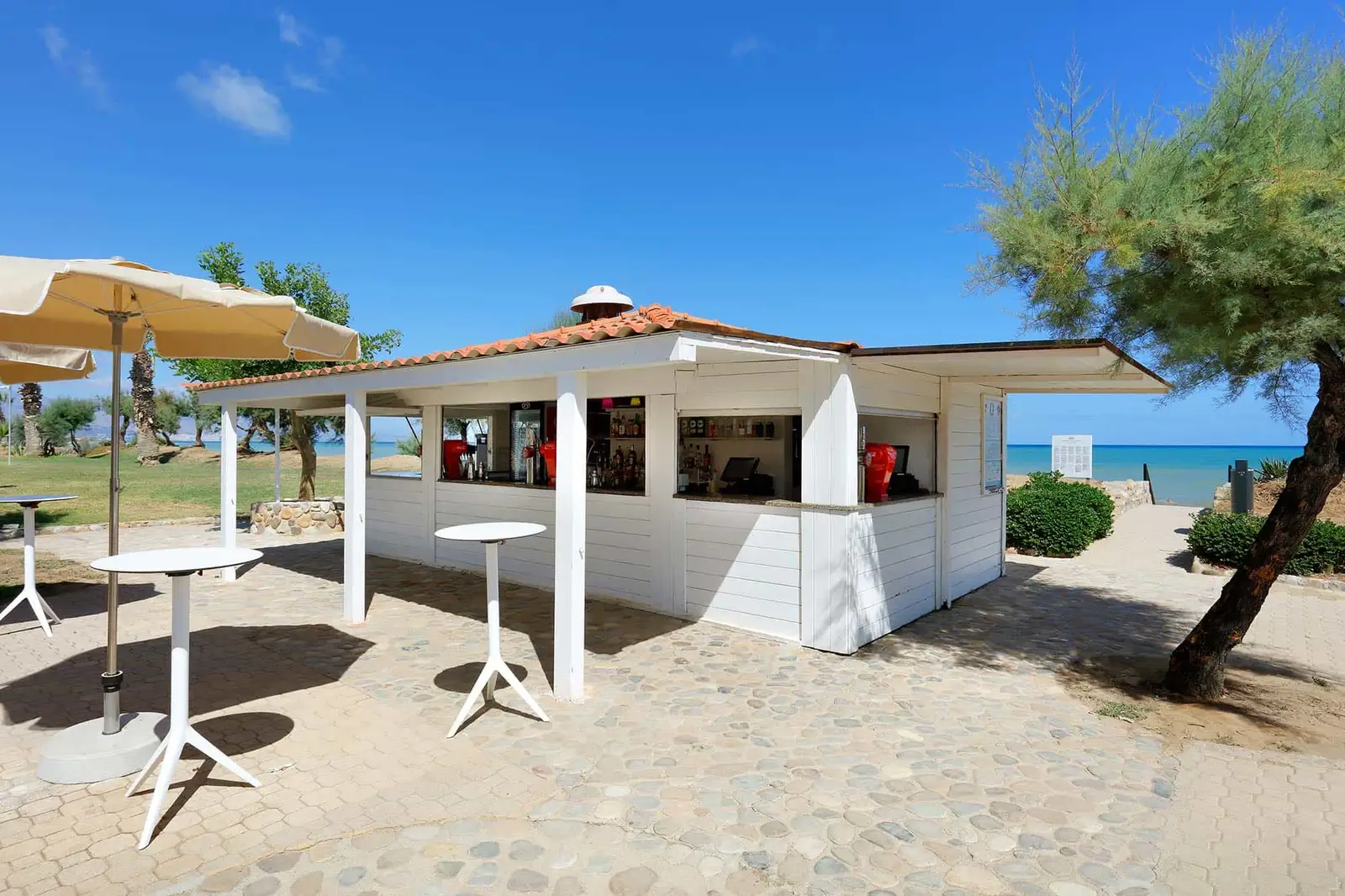 Grand-Palladium-Sicilia-Resort-Spa-Beach-Bar