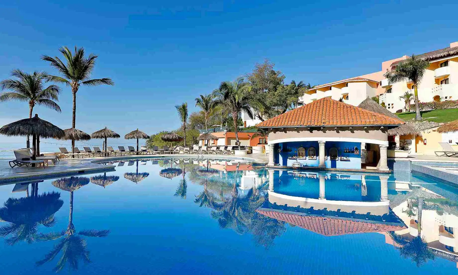 grand-palladium-vallarta-piscina-principal-10