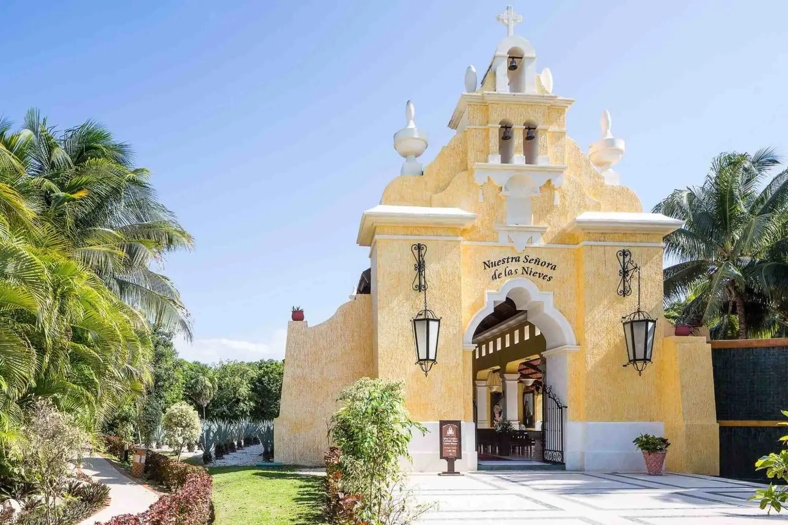 grand-palladium-riviera-maya-iglesia