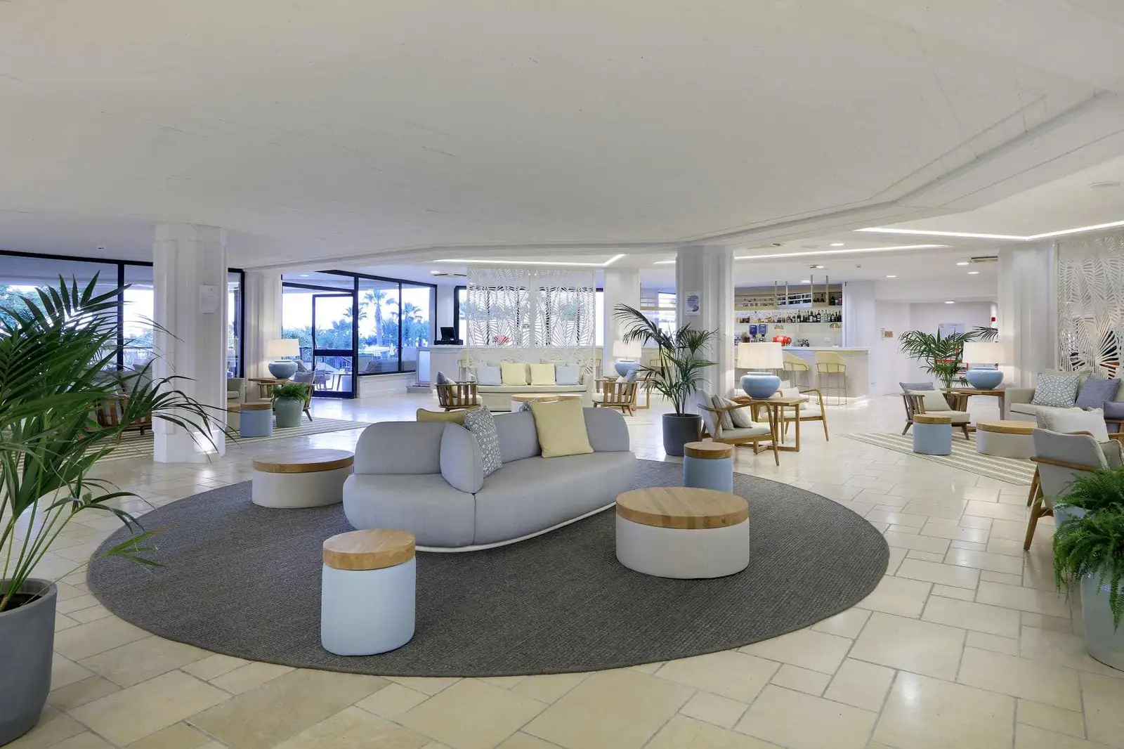 the_signature_level_at_grand_palladium_sicilia_vista_lobby