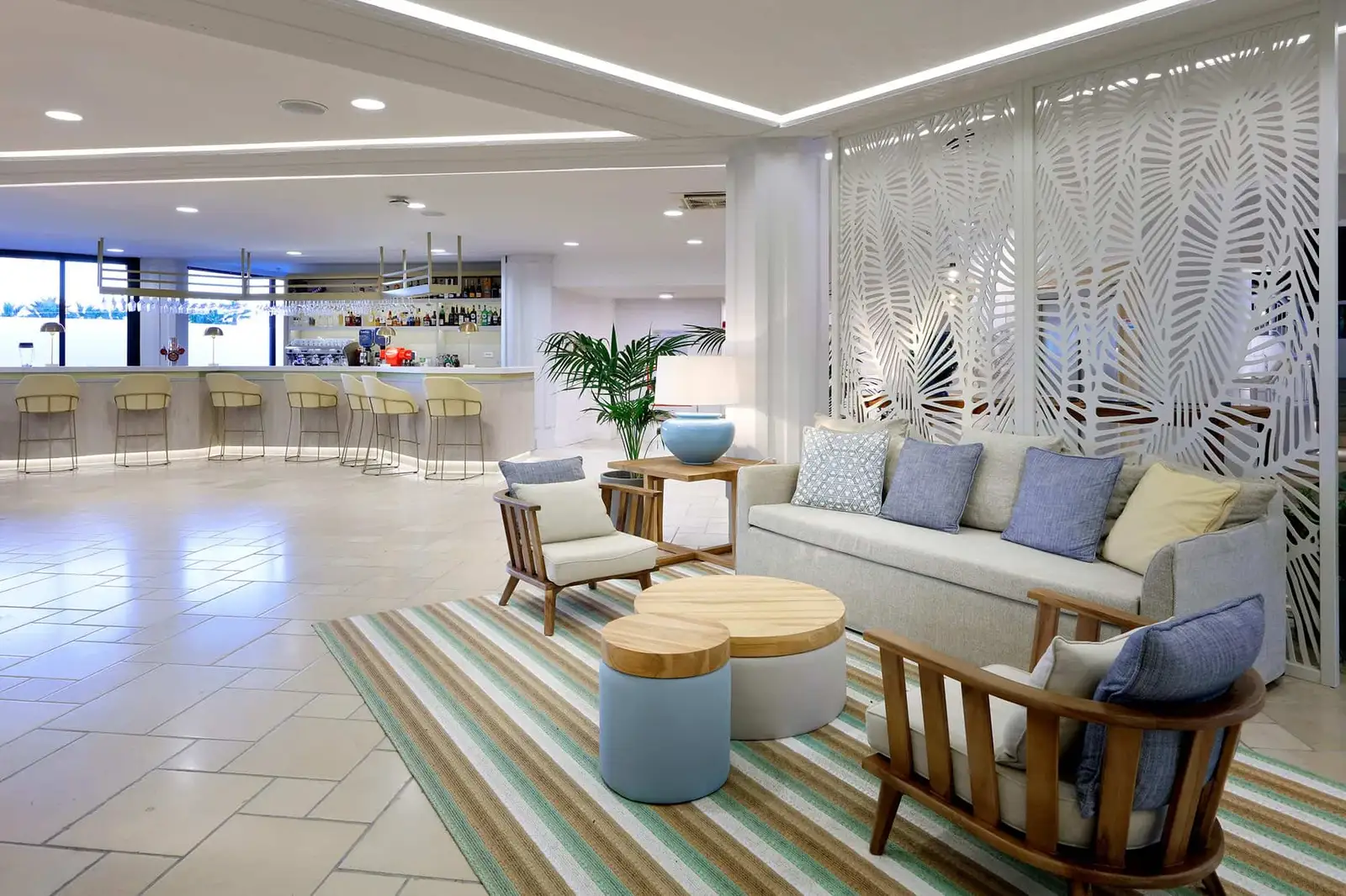 Grand-Palladium-Sicilia-Resort-Spa-Lobby-Bar-3