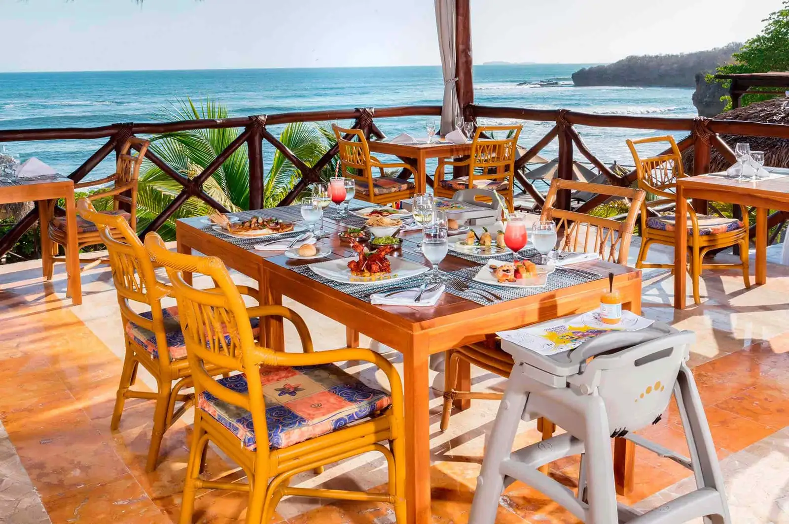 family-selection-grand-palladium-vallarta-restaurante-the-nest