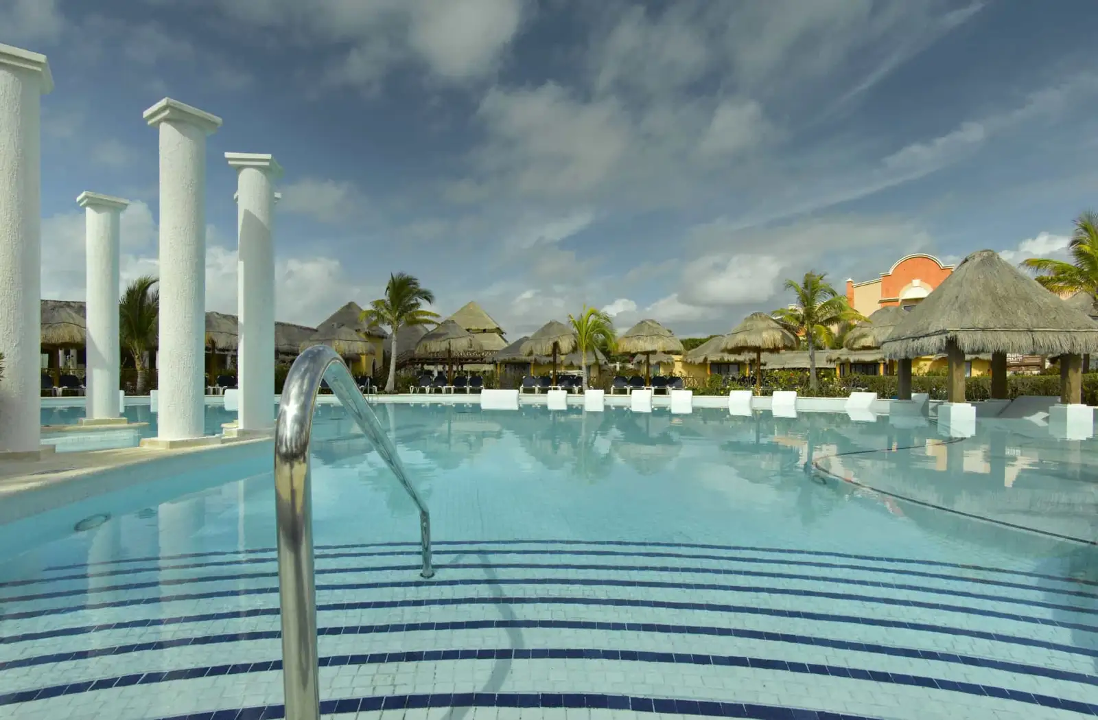 grand-palladium-riviera-maya-resort-spa-piscina-la-isla-5