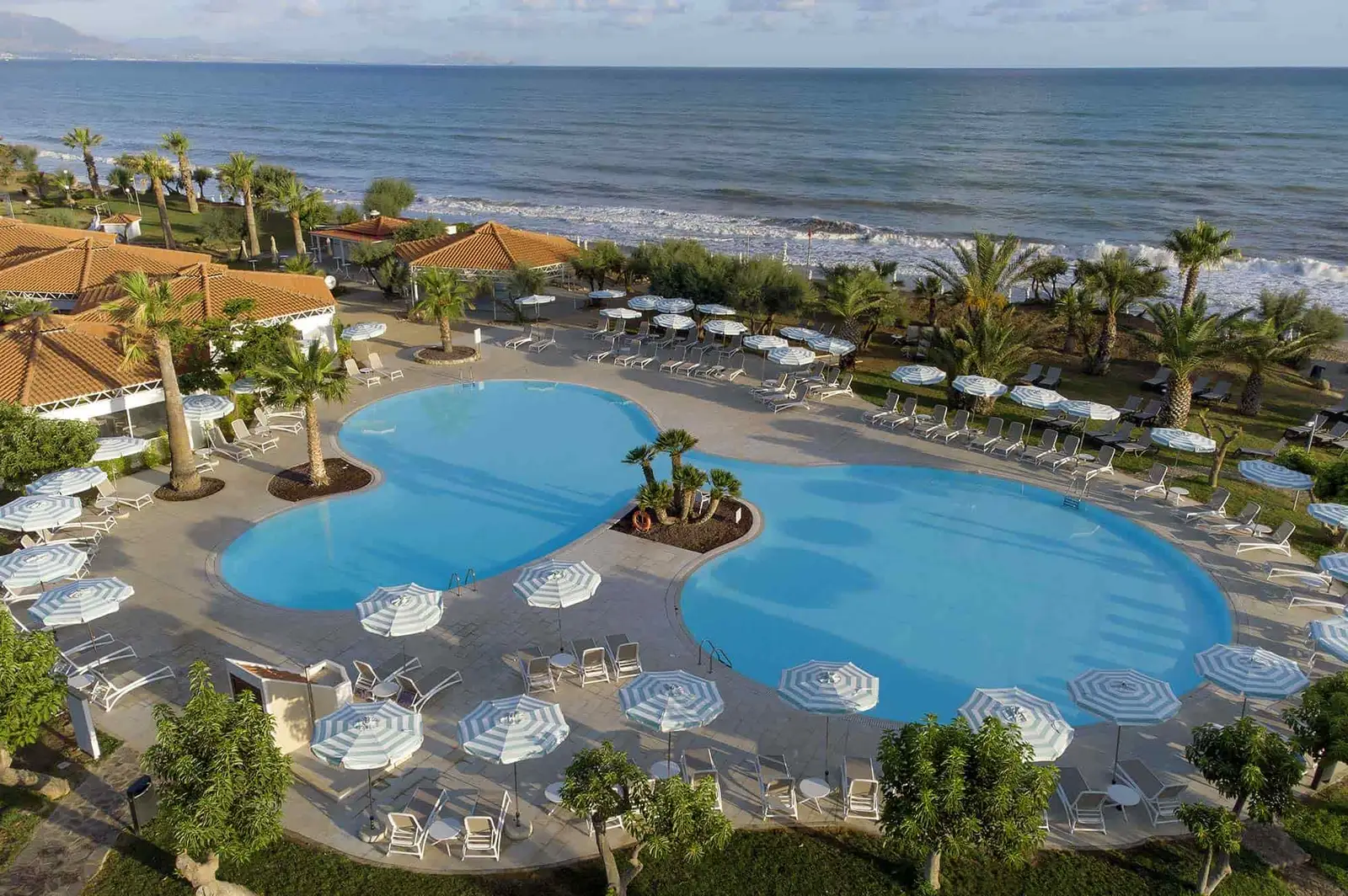 Grand-Palladium-Sicilia-Resort-Spa-Vista-aerea-beach-pool
