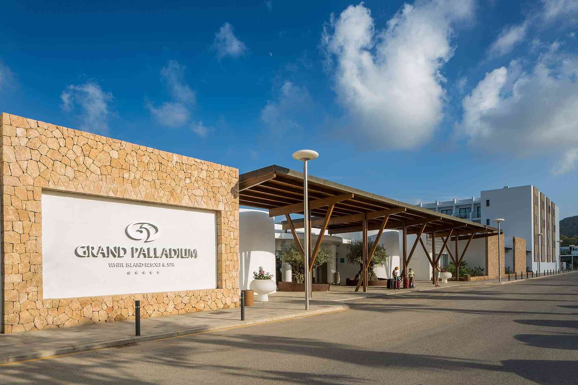 Grand-Palladium-White-Island-Resort-Spa