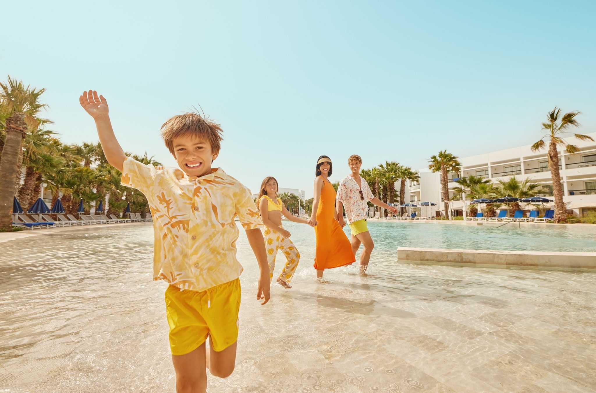 grand-palladium-palace-ibiza-resort-spa-piscinas-ovalada