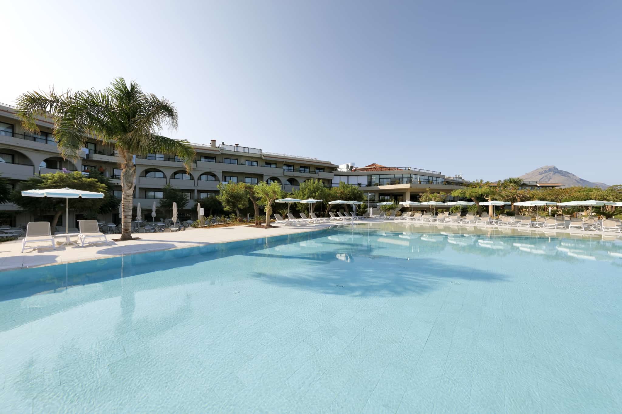 Grand_Palladium_Sicilia_Piscina5