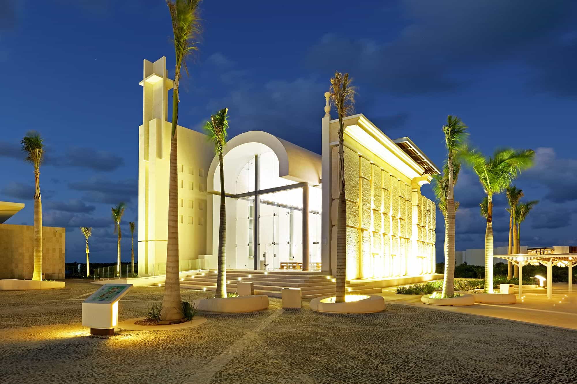 Grand Palladium Select Costa Mujeres Fachada Iglesia