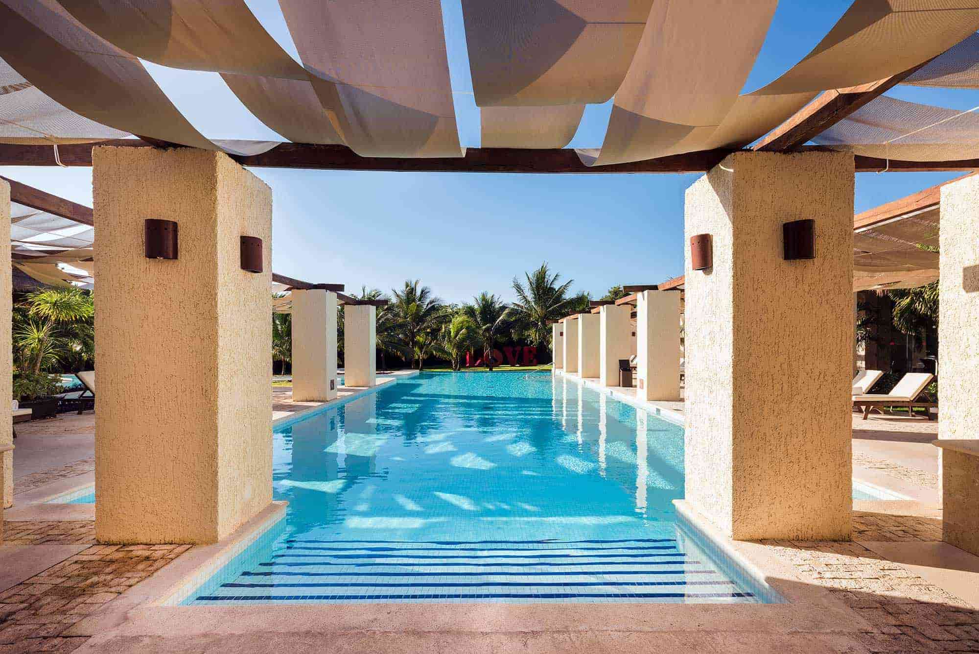 Grand-Palladium-Colonial-Resort-Spa_Piscina-exterior-Zentropia-Spa