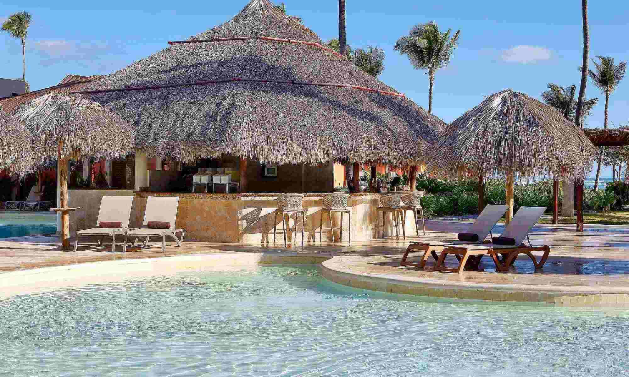 Grand-Palladium-Punta-Cana-BAR-SAONA-POOL-BAR